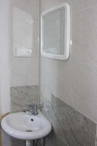 Гостевой дом Shushabandi Rooms Тбилиси Стандартный номер с кроватью размера "king-size"-17